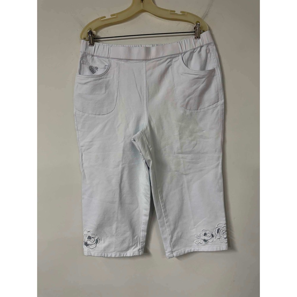 Quackers Womens 1X White Capri Pants Floral Eyelet Rhinestone Heart Crop